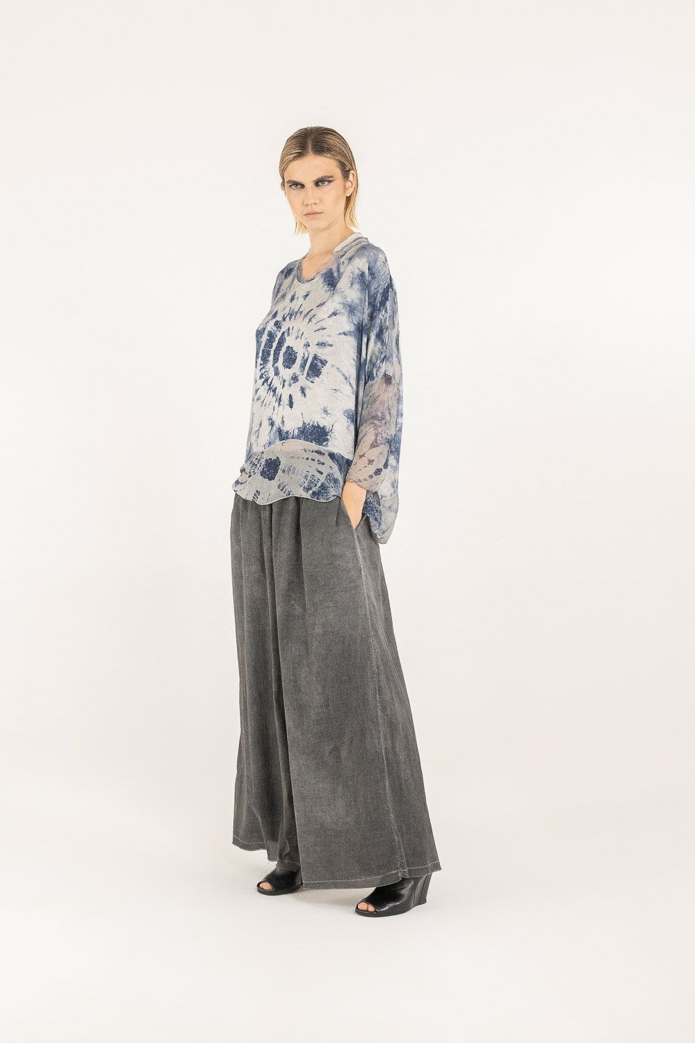 Sanctamuerte T-Shirt Boxy Over Shirt V-Ausschnitt Batik