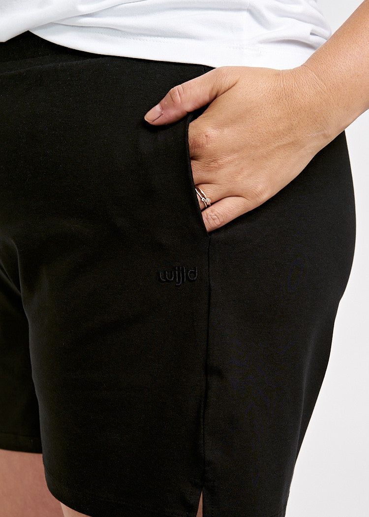 Wijld Jersey Shorts Black Shorts Schwarz Lyocell