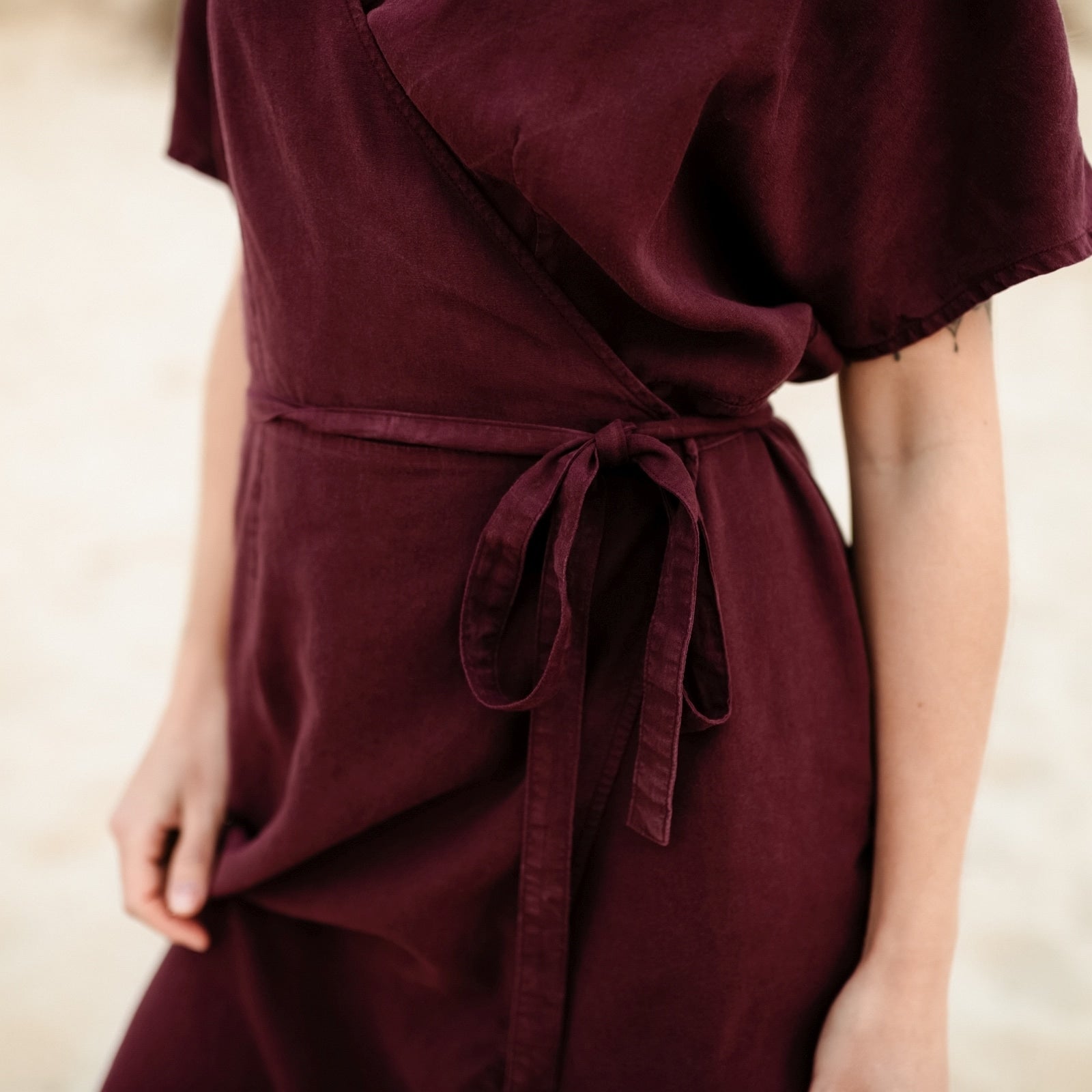 NORDLICHT Tilda Wickelkleid Bordeaux Tencel Midi