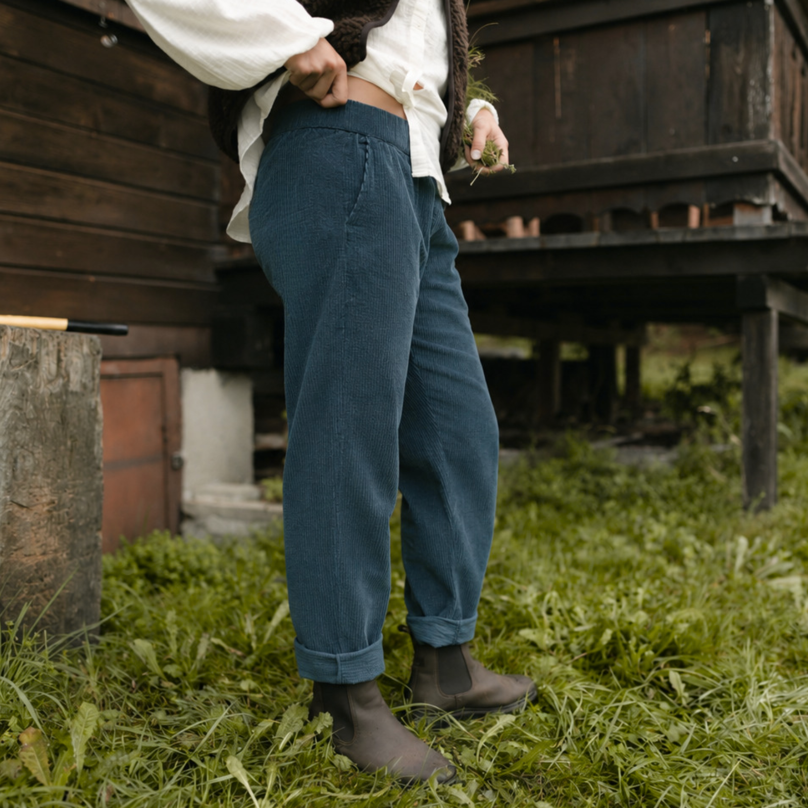 NORDLICHT Fina Cordhose Damen Waldgrün Bio-Baumwolle