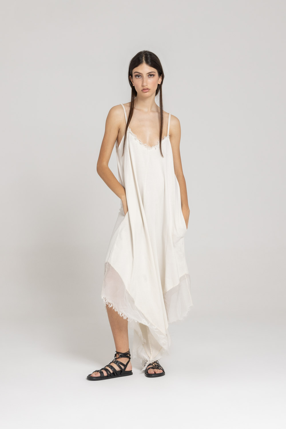 Sanctamuerte Abiti Salopette Over Asimmetrica Latzkleid