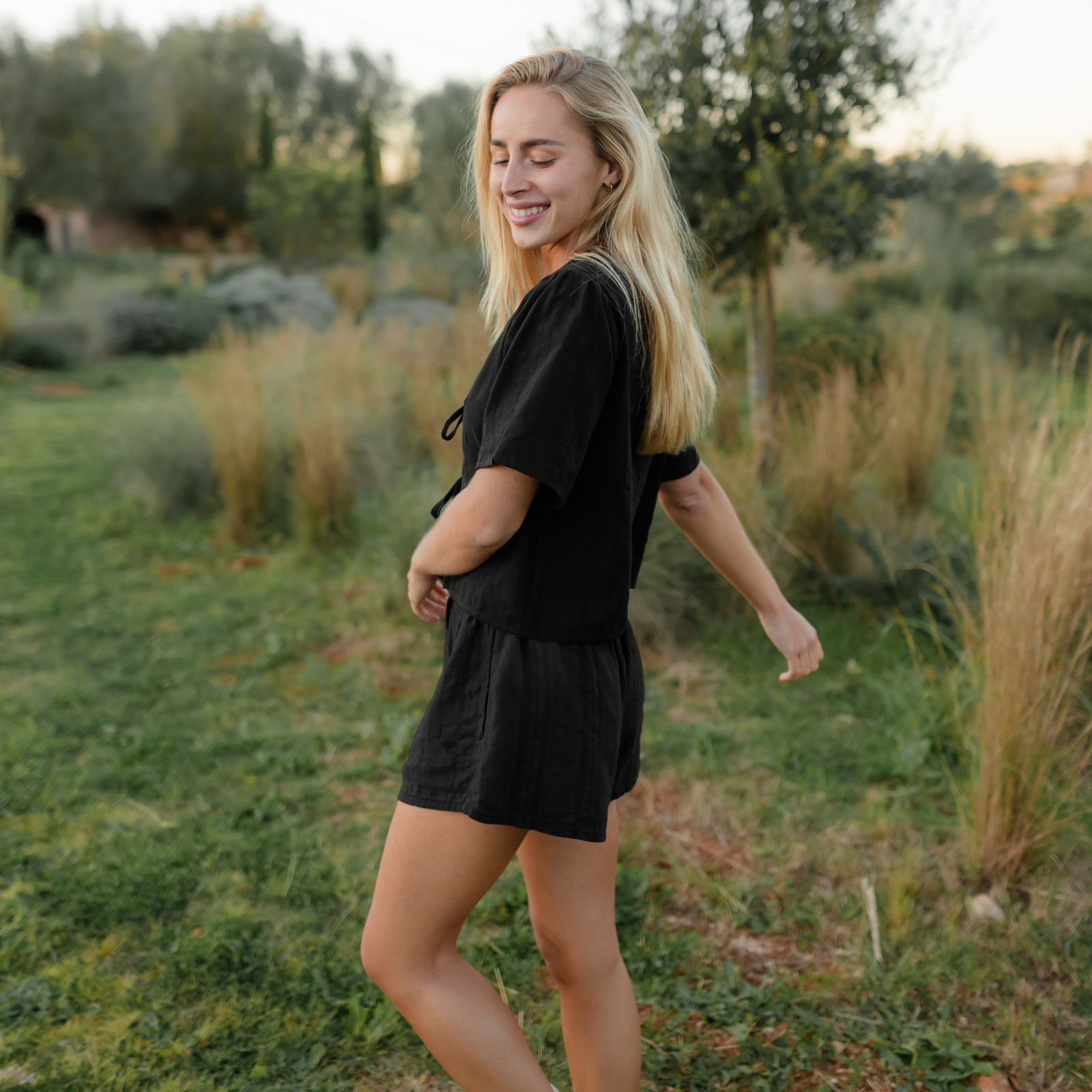 NORDLICHT Kari Jacquard Bluse Schwarz Kurzarm