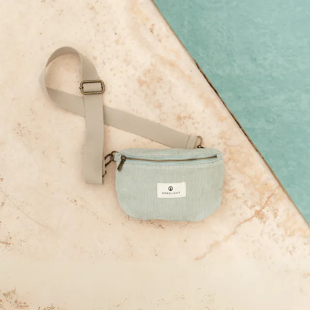 NORDLICHT Tomma Bauchtasche Cord Salbei Bio-Baumwolle