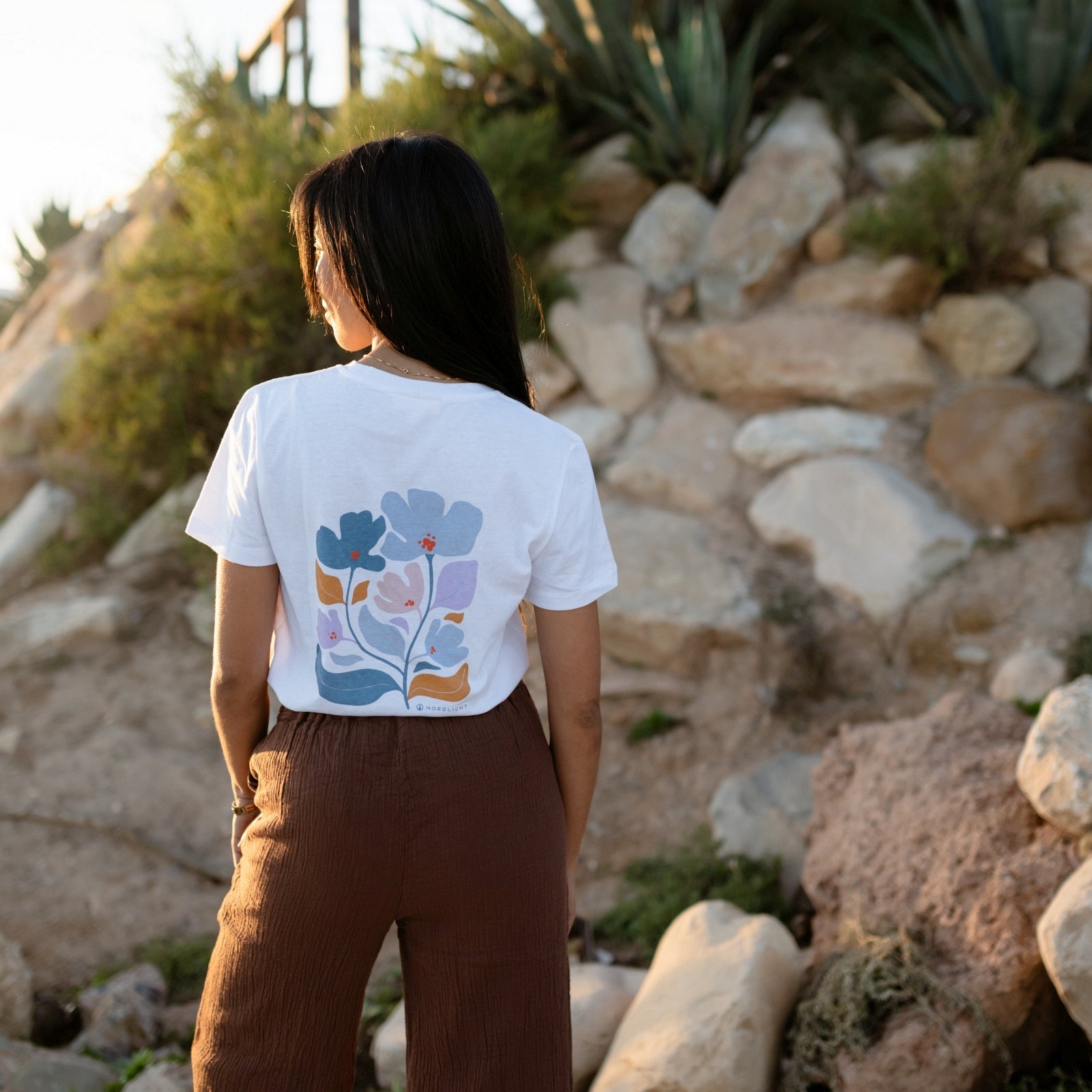 NORDLICHT Alva Print T-Shirt Blumenrücken Bio