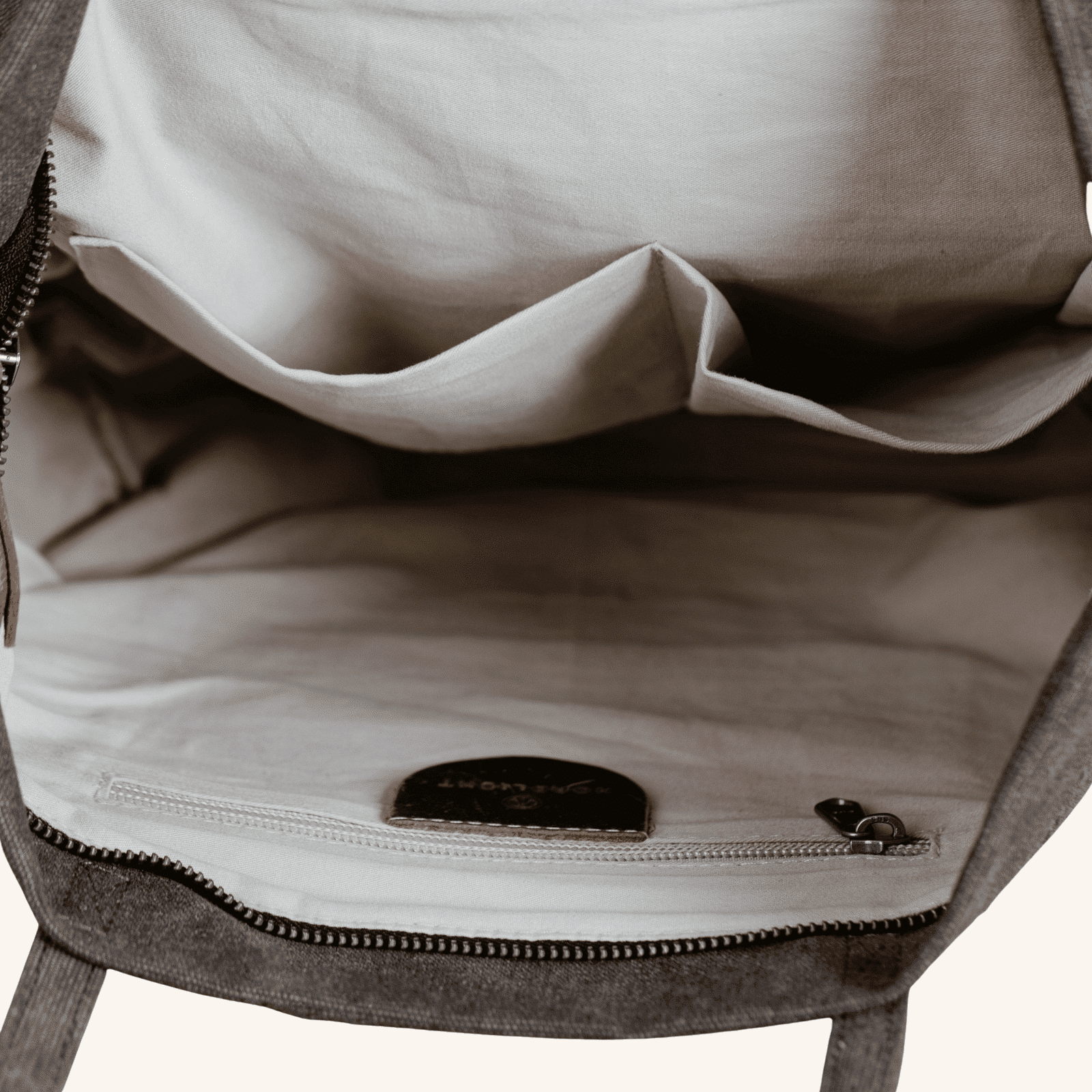 NORDLICHT Finja Schultertasche Umhängetasche Grau Leder
