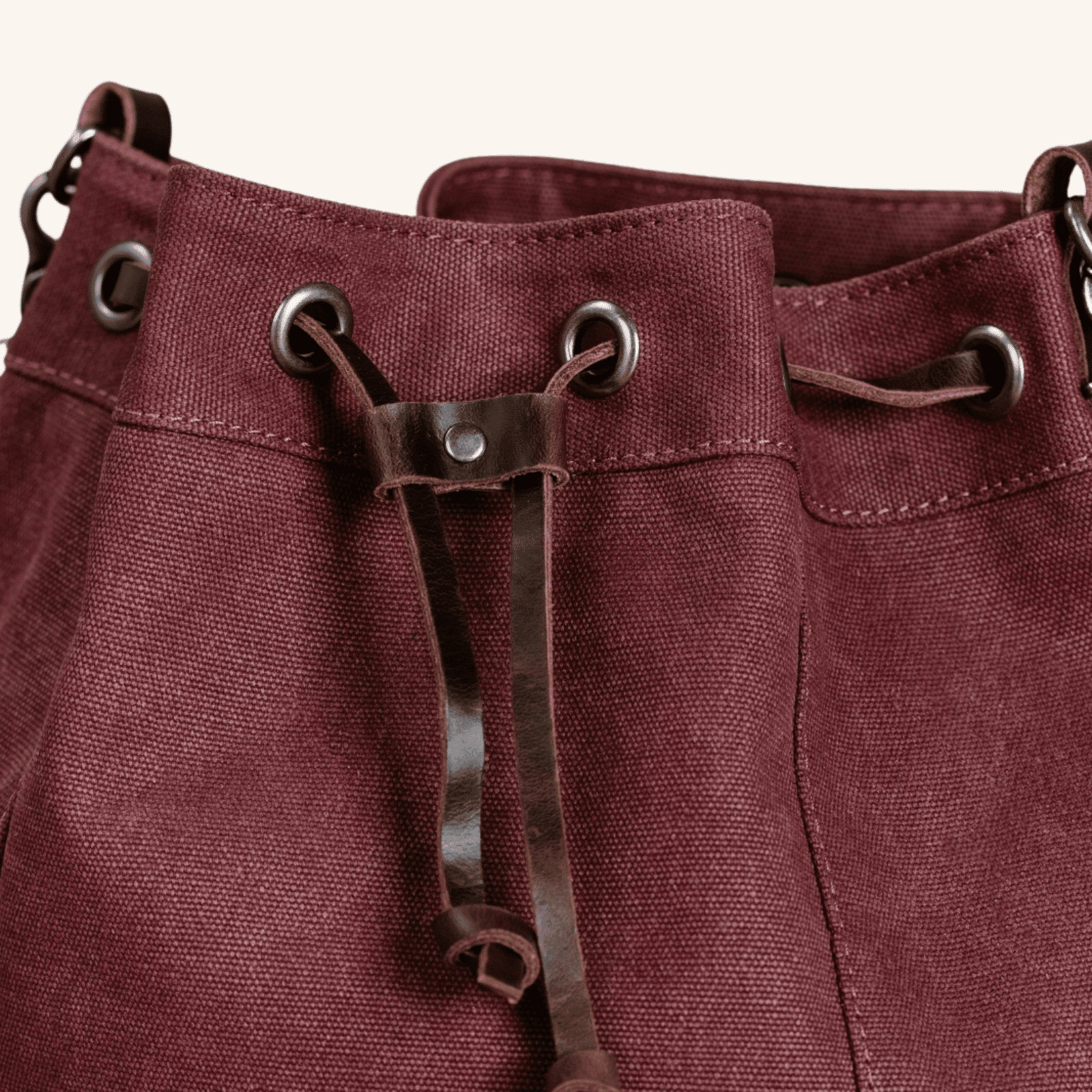 NORDLICHT Janna Beuteltasche Bordeaux Rot Segeltuch