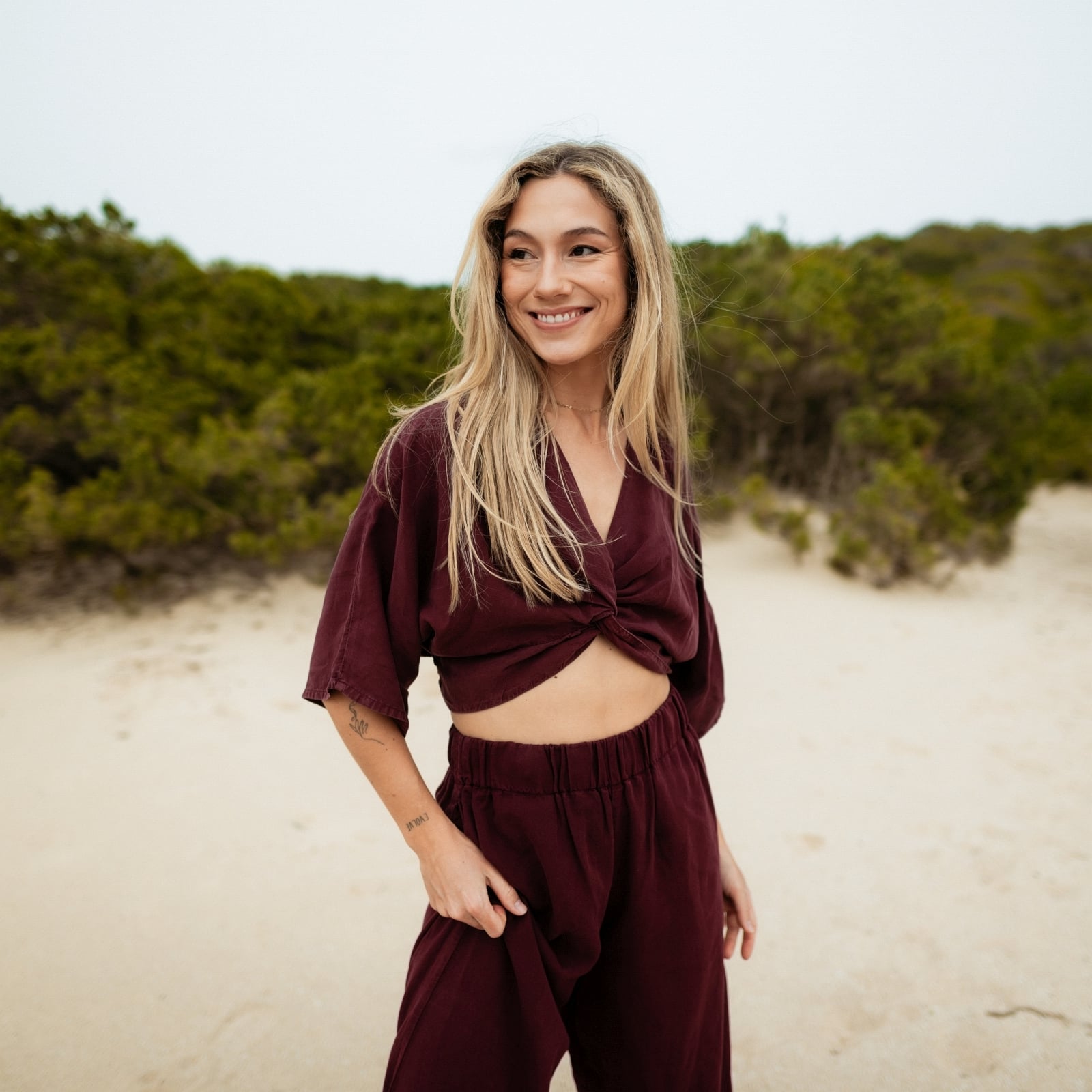 NORDLICHT Merit Knoten Crop Top Bordeaux Tencel