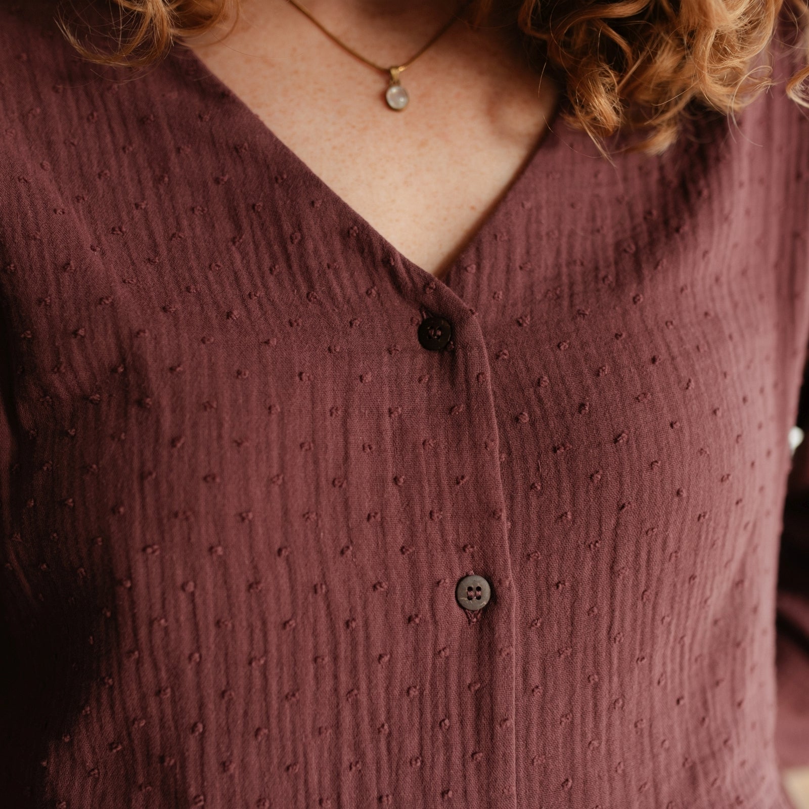 Nordlicht Selma Musselin Bluse Punkte Aubergine Bio-Baumwolle
