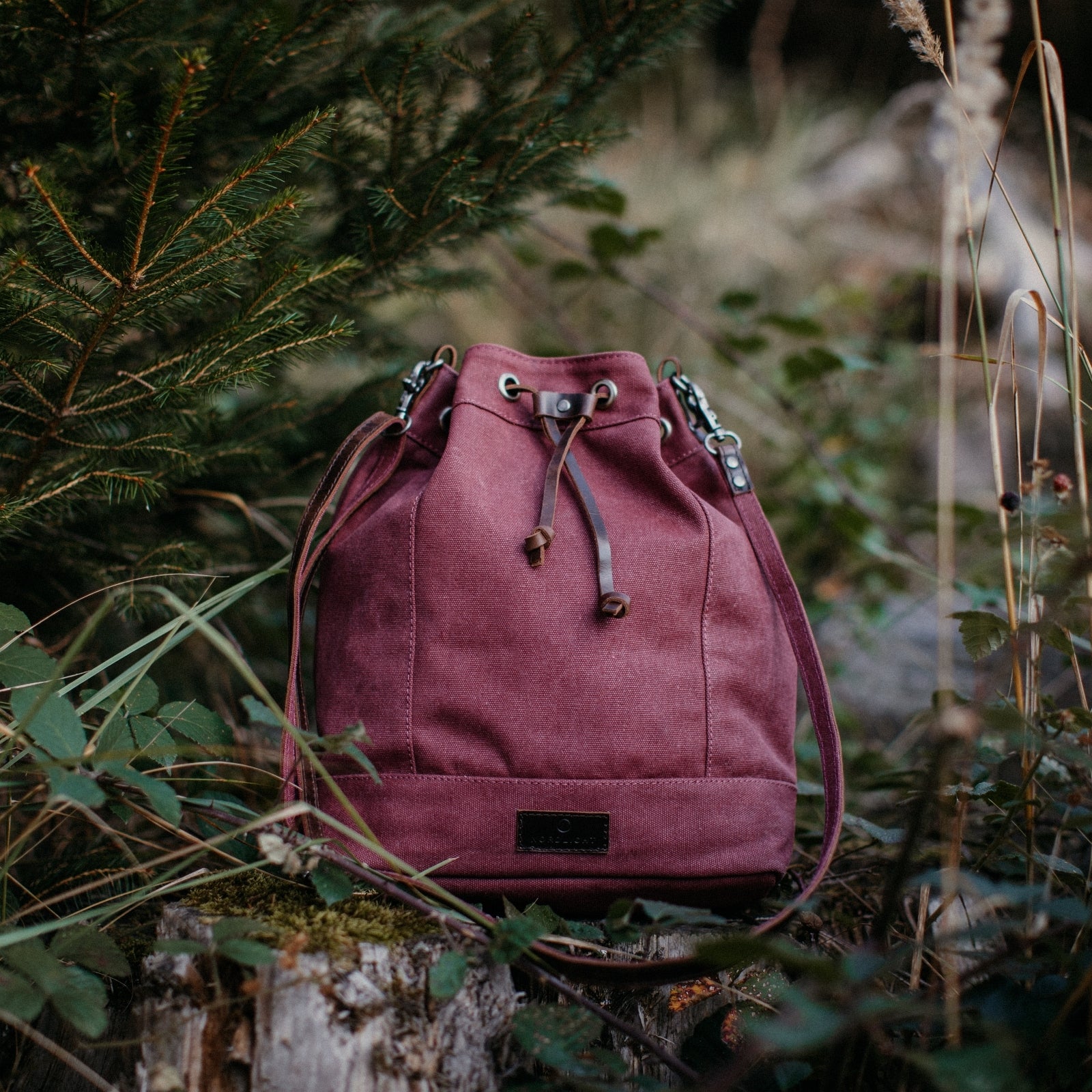 NORDLICHT Janna Beuteltasche Bordeaux Rot Segeltuch