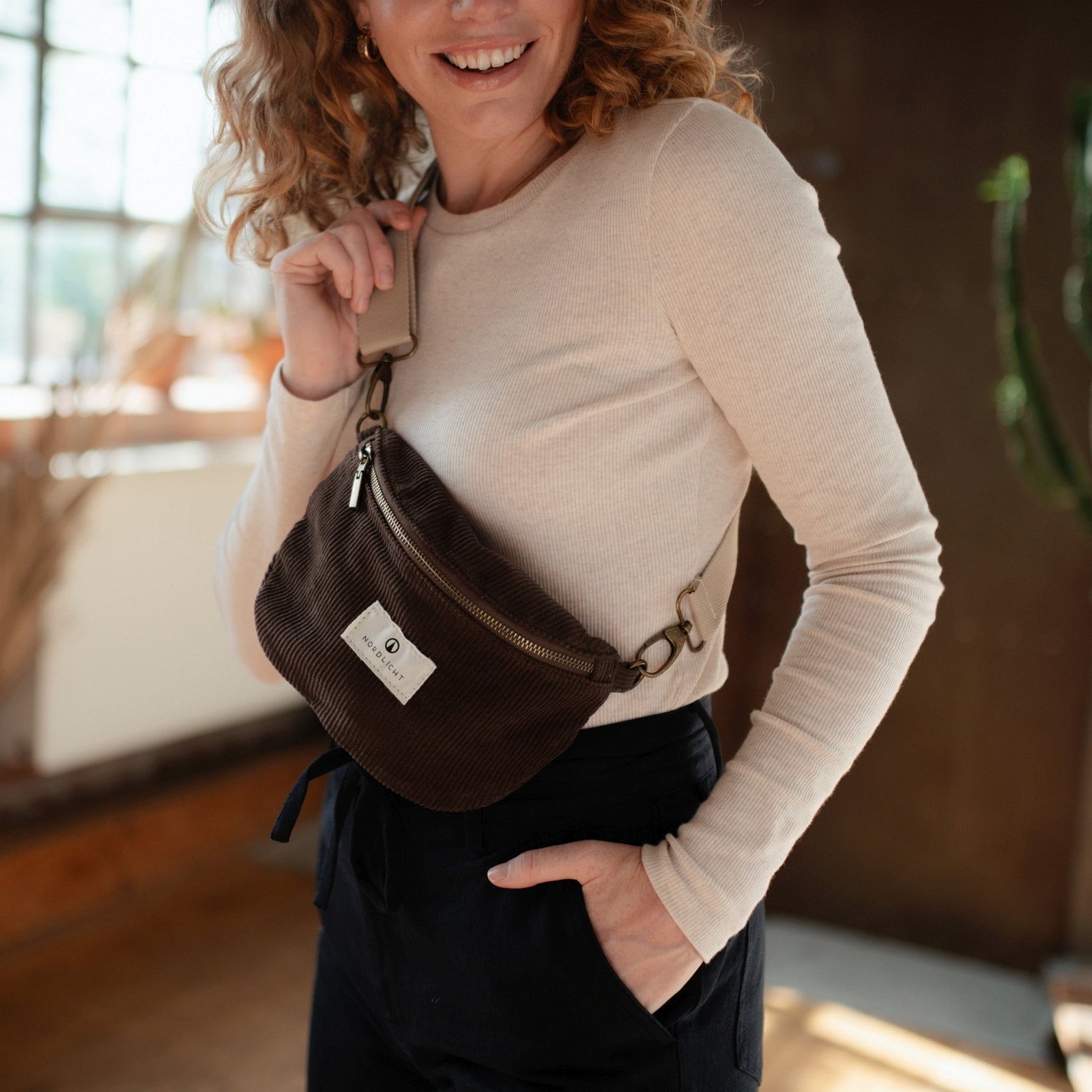 NORDLICHT Tomma Bauchtasche Cord Braun Bio-Baumwolle