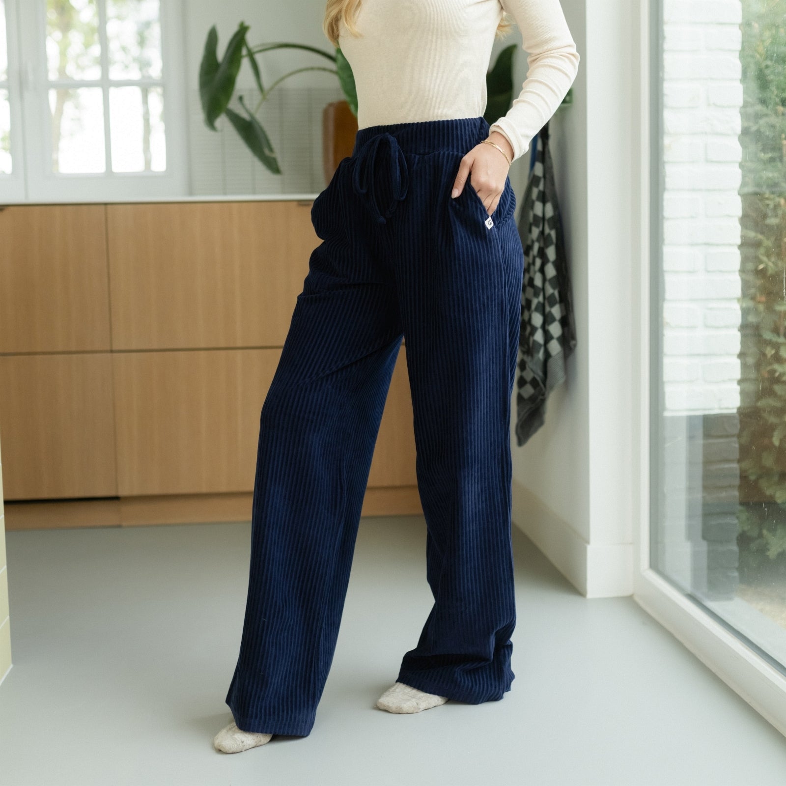 NORDLICHT Lana Cord Sweathose Blau Bio-Baumwolle