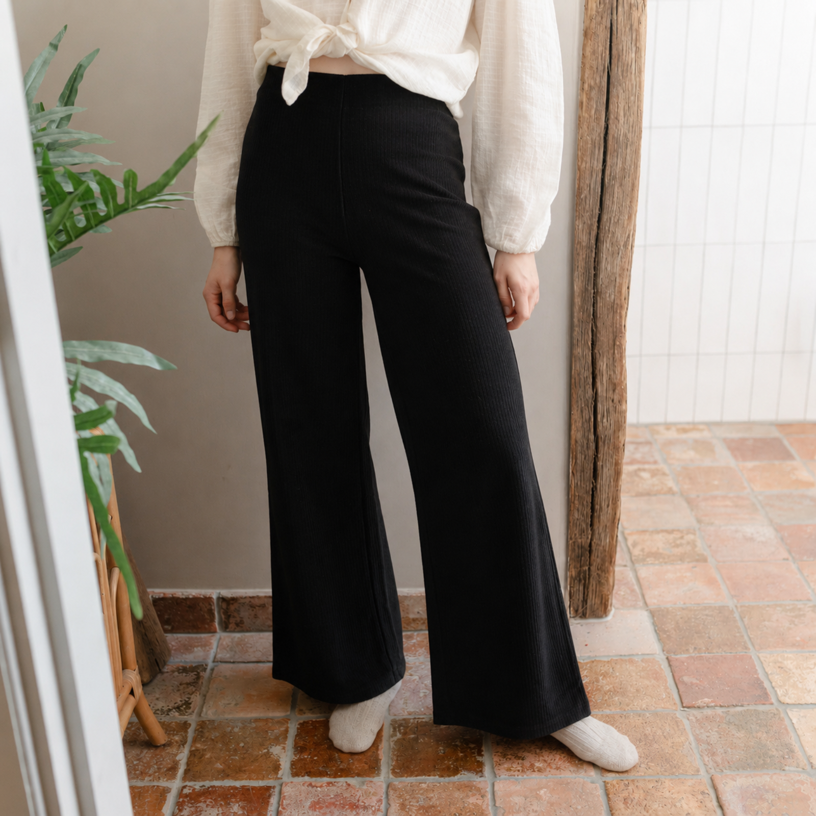 NORDLICHT Lova Cord Jersey Hose Schwarz High Waist