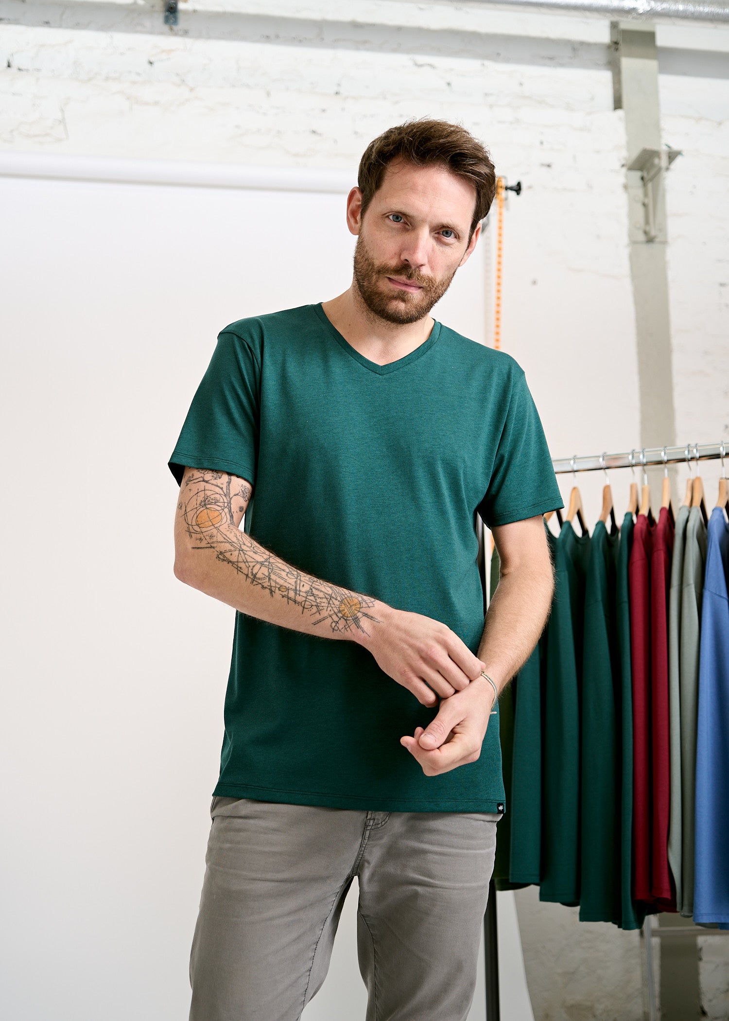 Wijld Alex Sea Moss V-Ausschnitt Shirt Herren