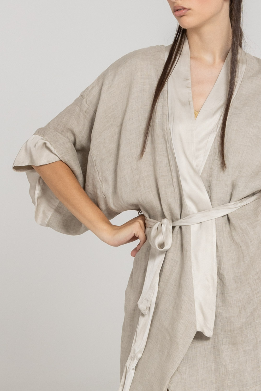 Sanctamuerte Capispalla Spolverino Kimono Leinenmantel mit Gürtel