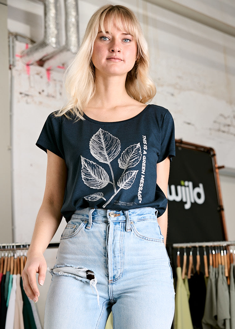 Wijld Lena Damen Woodshirt Green Message Print