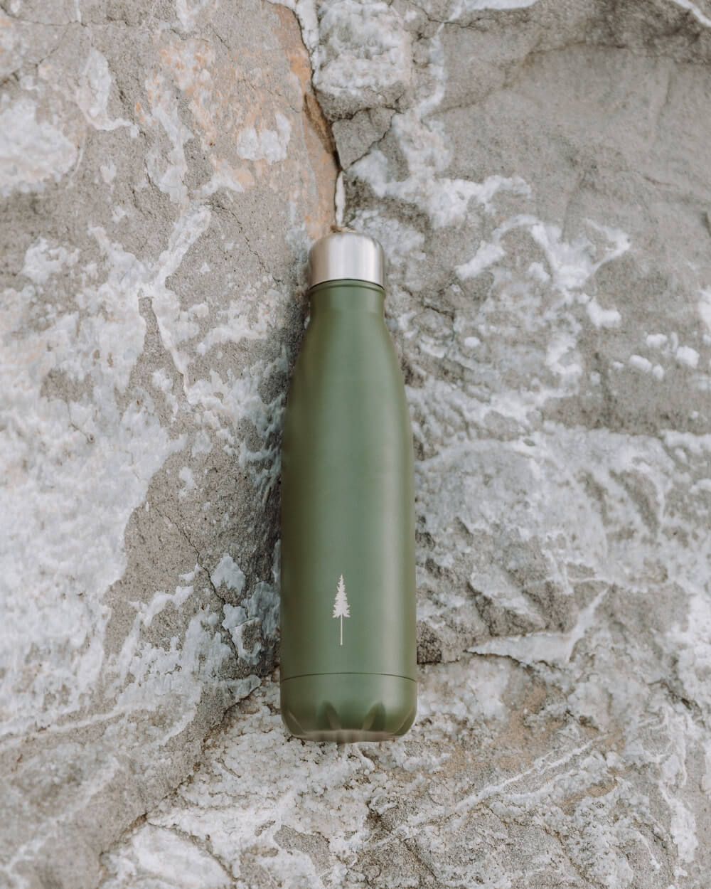 NIKIN TreeBottle Trinkflasche Olive 500ml Edelstahl isoliert