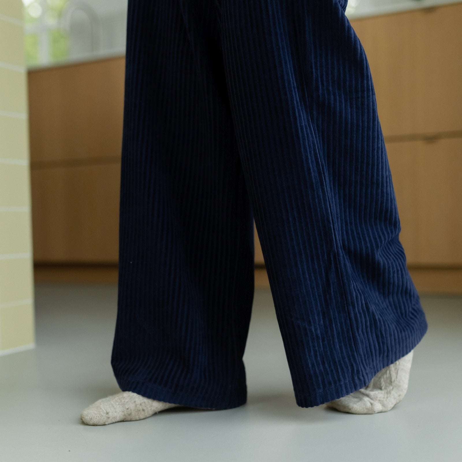 NORDLICHT Lana Cord Sweathose Blau Bio-Baumwolle